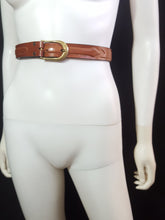 Load image into Gallery viewer, Online Vintage Shop, Vintage Clothing Boutique, Vintage, Women's Clothing, Seconhand, Distressed Vintage Designs, Sustainable Fashion