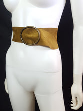 Load image into Gallery viewer, Online Vintage Shop, Vintage Clothing Boutique, Vintage, Women's Clothing, Seconhand, Distressed Vintage Designs, Sustainable Fashion