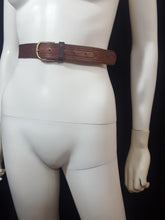 Load image into Gallery viewer, Online Vintage Shop, Vintage Clothing Boutique, Vintage, Women's Clothing, Seconhand, Distressed Vintage Designs, Sustainable Fashion