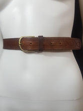 Load image into Gallery viewer, Online Vintage Shop, Vintage Clothing Boutique, Vintage, Women's Clothing, Seconhand, Distressed Vintage Designs, Sustainable Fashion