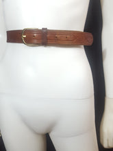 Load image into Gallery viewer, Online Vintage Shop, Vintage Clothing Boutique, Vintage, Women's Clothing, Seconhand, Distressed Vintage Designs, Sustainable Fashion