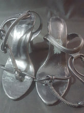 Load image into Gallery viewer, Online Vintage Shop, Vintage Clothing Boutique, Vintage, Women's Clothing, Seconhand, Distressed Vintage Designs, Sustainable Fashion