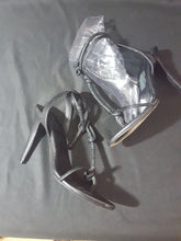 Load image into Gallery viewer, Online Vintage Shop, Vintage Clothing Boutique, Vintage, Women's Clothing, Seconhand, Distressed Vintage Designs, Sustainable Fashion