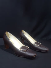 Load image into Gallery viewer, Online Vintage Shop, Vintage Clothing Boutique, Vintage, Women's Clothing, Seconhand, Distressed Vintage Designs, Sustainable Fashion