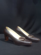 Load image into Gallery viewer, Online Vintage Shop, Vintage Clothing Boutique, Vintage, Women's Clothing, Seconhand, Distressed Vintage Designs, Sustainable Fashion