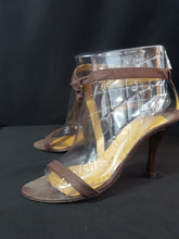 Load image into Gallery viewer, Online Vintage Shop, Vintage Clothing Boutique, Vintage, Women's Clothing, Seconhand, Distressed Vintage Designs, Sustainable Fashion