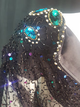 Load image into Gallery viewer, Online Vintage Shop, Vintage Clothing Boutique, Vintage, Women's Clothing, Seconhand, Distressed Vintage Designs, Sustainable Fashion