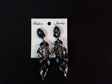 Load image into Gallery viewer, Online Vintage Shop, Vintage Clothing Boutique, Vintage, Women's Clothing, Seconhand, Distressed Vintage Designs, Sustainable Fashion