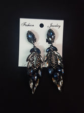 Load image into Gallery viewer, Online Vintage Shop, Vintage Clothing Boutique, Vintage, Women's Clothing, Seconhand, Distressed Vintage Designs, Sustainable Fashion