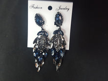 Load image into Gallery viewer, Online Vintage Shop, Vintage Clothing Boutique, Vintage, Women's Clothing, Seconhand, Distressed Vintage Designs, Sustainable Fashion