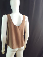 Load image into Gallery viewer, Online Vintage Shop, Vintage Clothing Boutique, Vintage, Women's Clothing, Seconhand, Distressed Vintage Designs, Sustainable Fashion