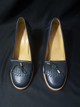 Load image into Gallery viewer, Online Vintage Shop, Vintage Clothing Boutique, Vintage, Women's Clothing, Seconhand, Distressed Vintage Designs, Sustainable Fashion