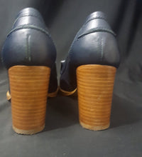 Load image into Gallery viewer, Online Vintage Shop, Vintage Clothing Boutique, Vintage, Women's Clothing, Seconhand, Distressed Vintage Designs, Sustainable Fashion