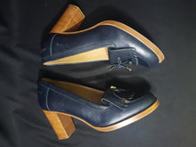 Load image into Gallery viewer, Online Vintage Shop, Vintage Clothing Boutique, Vintage, Women's Clothing, Seconhand, Distressed Vintage Designs, Sustainable Fashion