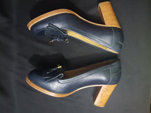 Load image into Gallery viewer, Online Vintage Shop, Vintage Clothing Boutique, Vintage, Women's Clothing, Seconhand, Distressed Vintage Designs, Sustainable Fashion