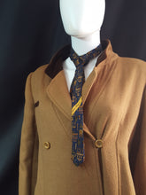 Load image into Gallery viewer, Online Vintage Shop, Vintage Clothing Boutique, Vintage, Women's Clothing, Seconhand, Distressed Vintage Designs, Sustainable Fashion