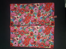 Load image into Gallery viewer, Online Vintage Shop, Vintage Clothing Boutique, Vintage, Women's Clothing, Seconhand, Distressed Vintage Designs, Sustainable Fashion