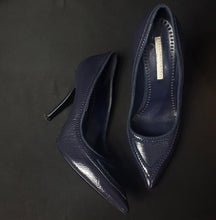 Load image into Gallery viewer, Online Vintage Shop, Vintage Clothing Boutique, Vintage, Women's Clothing, Seconhand, Distressed Vintage Designs, Sustainable Fashion