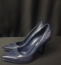 Load image into Gallery viewer, Online Vintage Shop, Vintage Clothing Boutique, Vintage, Women's Clothing, Seconhand, Distressed Vintage Designs, Sustainable Fashion