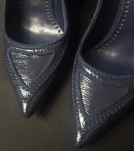 Load image into Gallery viewer, Online Vintage Shop, Vintage Clothing Boutique, Vintage, Women's Clothing, Seconhand, Distressed Vintage Designs, Sustainable Fashion