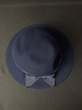 Load image into Gallery viewer, Online Vintage Shop, Vintage Clothing Boutique, Vintage, Women's Clothing, Seconhand, Distressed Vintage Designs, Sustainable Fashion