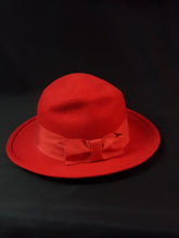 Load image into Gallery viewer, Online Vintage Shop, Vintage Clothing Boutique, Vintage, Women's Clothing, Seconhand, Distressed Vintage Designs, Sustainable Fashion