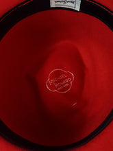 Load image into Gallery viewer, Online Vintage Shop, Vintage Clothing Boutique, Vintage, Women's Clothing, Seconhand, Distressed Vintage Designs, Sustainable Fashion