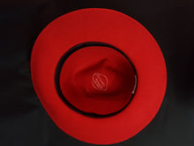 Load image into Gallery viewer, Online Vintage Shop, Vintage Clothing Boutique, Vintage, Women's Clothing, Seconhand, Distressed Vintage Designs, Sustainable Fashion