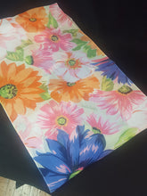 Load image into Gallery viewer, Online Vintage Shop, Vintage Clothing Boutique, Vintage, Women's Clothing, Seconhand, Distressed Vintage Designs, Sustainable Fashion