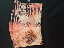 Load image into Gallery viewer, Online Vintage Shop, Vintage Clothing Boutique, Vintage, Women's Clothing, Seconhand, Distressed Vintage Designs, Sustainable Fashion