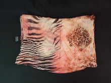 Load image into Gallery viewer, Online Vintage Shop, Vintage Clothing Boutique, Vintage, Women's Clothing, Seconhand, Distressed Vintage Designs, Sustainable Fashion