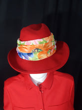 Load image into Gallery viewer, Online Vintage Shop, Vintage Clothing Boutique, Vintage, Women's Clothing, Seconhand, Distressed Vintage Designs, Sustainable Fashion