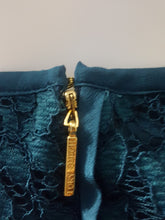 Load image into Gallery viewer, Online Vintage Shop, Vintage Clothing Boutique, Vintage, Women's Clothing, Seconhand, Distressed Vintage Designs, Sustainable Fashion