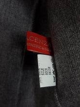 Load image into Gallery viewer, Online Vintage Shop, Vintage Clothing Boutique, Vintage, Women's Clothing, Seconhand, Distressed Vintage Designs, Sustainable Fashion