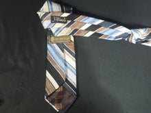 Load image into Gallery viewer, Online Vintage Shop, Vintage Clothing Boutique, Vintage, Women's Clothing, Seconhand, Distressed Vintage Designs, Sustainable Fashion