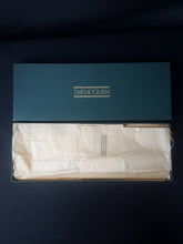 Load image into Gallery viewer, Online Vintage Shop, Vintage Clothing Boutique, Vintage, Women's Clothing, Seconhand, Distressed Vintage Designs, Sustainable Fashion