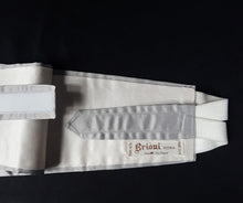 Load image into Gallery viewer, Online Vintage Shop, Vintage Clothing Boutique, Vintage, Women's Clothing, Seconhand, Distressed Vintage Designs, Sustainable Fashion