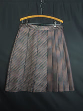 Load image into Gallery viewer, Online Vintage Shop, Vintage Clothing Boutique, Vintage, Women's Clothing, Seconhand, Distressed Vintage Designs, Sustainable Fashion