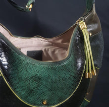 Load image into Gallery viewer, Online Vintage Shop, Vintage Clothing Boutique, Vintage, Women's Clothing, Seconhand, Distressed Vintage Designs, Sustainable Fashion