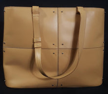 Load image into Gallery viewer, Online Vintage Shop, Vintage Clothing Boutique, Vintage, Women's Clothing, Seconhand, Distressed Vintage Designs, Sustainable Fashion