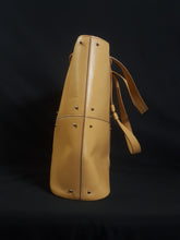 Load image into Gallery viewer, Online Vintage Shop, Vintage Clothing Boutique, Vintage, Women's Clothing, Seconhand, Distressed Vintage Designs, Sustainable Fashion