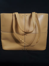 Load image into Gallery viewer, Online Vintage Shop, Vintage Clothing Boutique, Vintage, Women's Clothing, Seconhand, Distressed Vintage Designs, Sustainable Fashion