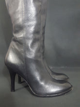 Load image into Gallery viewer, Online Vintage Shop, Vintage Clothing Boutique, Vintage, Women's Clothing, Seconhand, Distressed Vintage Designs, Sustainable Fashion