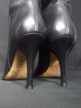 Load image into Gallery viewer, Online Vintage Shop, Vintage Clothing Boutique, Vintage, Women's Clothing, Seconhand, Distressed Vintage Designs, Sustainable Fashion