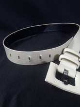 Load image into Gallery viewer, Online Vintage Shop, Vintage Clothing Boutique, Vintage, Women's Clothing, Seconhand, Distressed Vintage Designs, Sustainable Fashion