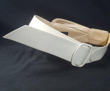 Load image into Gallery viewer, Online Vintage Shop, Vintage Clothing Boutique, Vintage, Women's Clothing, Seconhand, Distressed Vintage Designs, Sustainable Fashion