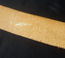 Load image into Gallery viewer, Online Vintage Shop, Vintage Clothing Boutique, Vintage, Women's Clothing, Seconhand, Distressed Vintage Designs, Sustainable Fashion