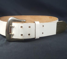 Load image into Gallery viewer, Online Vintage Shop, Vintage Clothing Boutique, Vintage, Women's Clothing, Seconhand, Distressed Vintage Designs, Sustainable Fashion