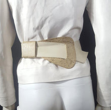 Load image into Gallery viewer, Online Vintage Shop, Vintage Clothing Boutique, Vintage, Women's Clothing, Seconhand, Distressed Vintage Designs, Sustainable Fashion