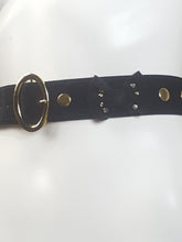 Load image into Gallery viewer, Online Vintage Shop, Vintage Clothing Boutique, Vintage, Women's Clothing, Seconhand, Distressed Vintage Designs, Sustainable Fashion